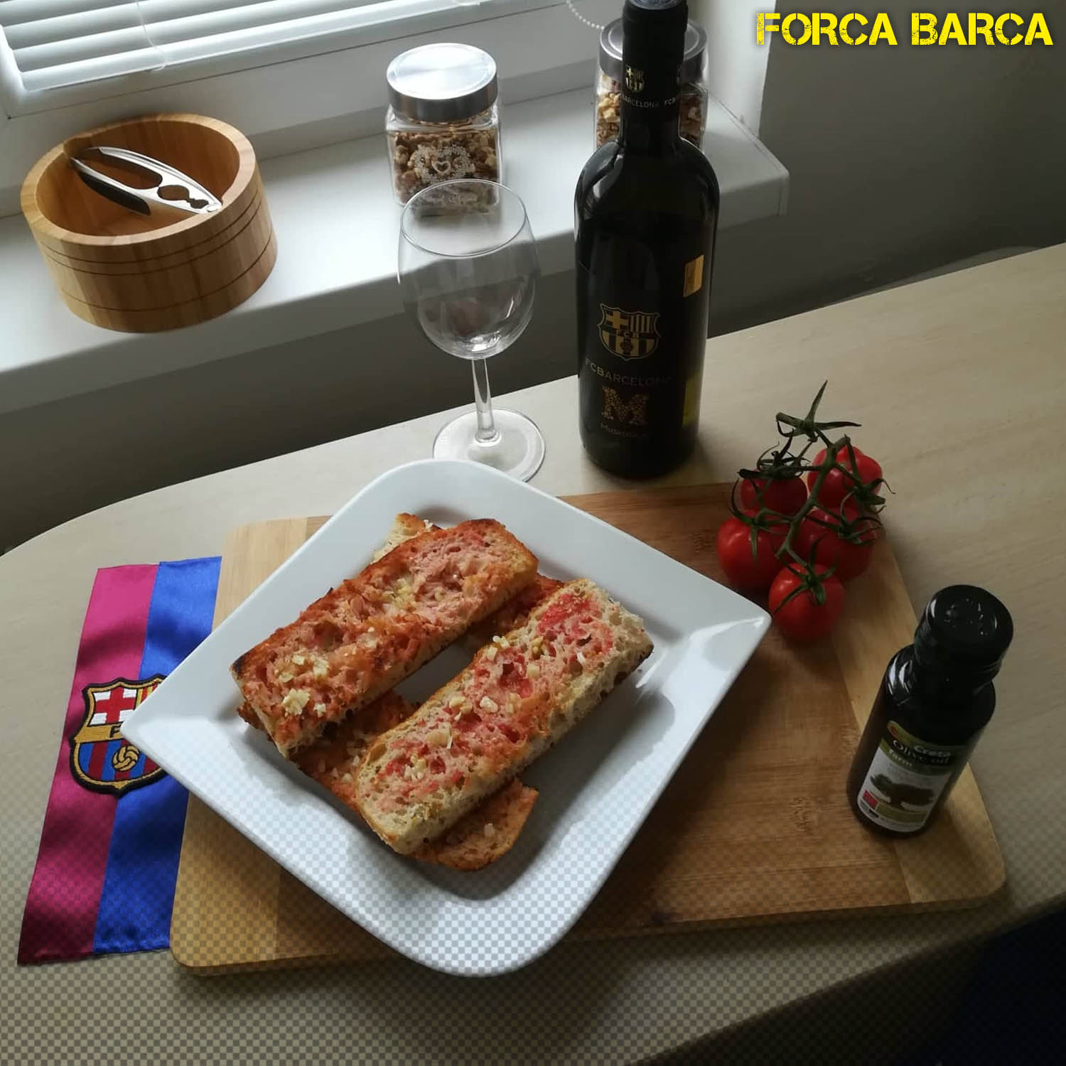 Katalánsky paradajkový chlieb „Pa amb Tomàquet„